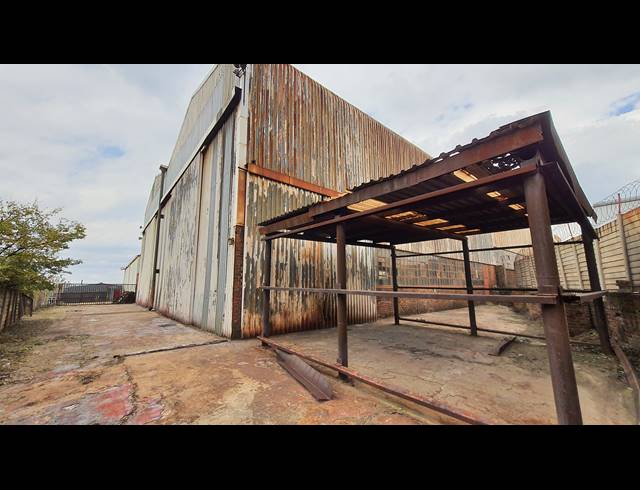 1,850M² WAREHOUSE FOR SALE IN CHLOORKOP